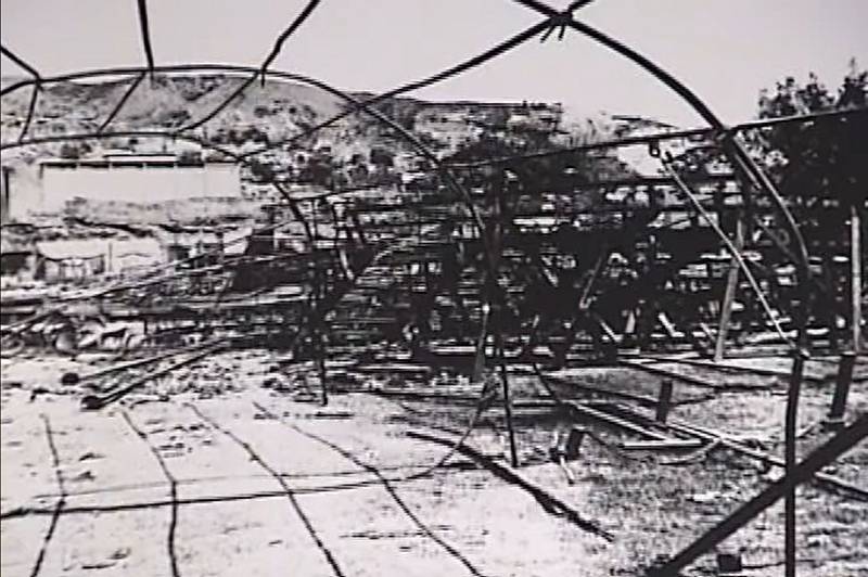 Ohořelé trosky Gran Cirkusu Norte-Americano po velkém ohni, k němuž došlo 17. prosince 1961