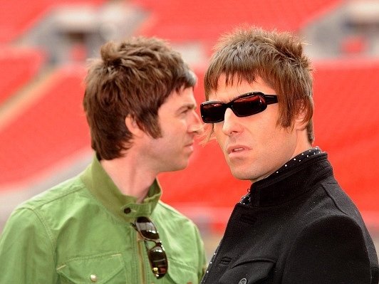 Noel Gallagher a Liam Gallagher.