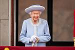 Královna Alžběta II. se k pondělí 13. června 2022 stala druhým nejdéle vládnoucím panovníkem světových dějin.