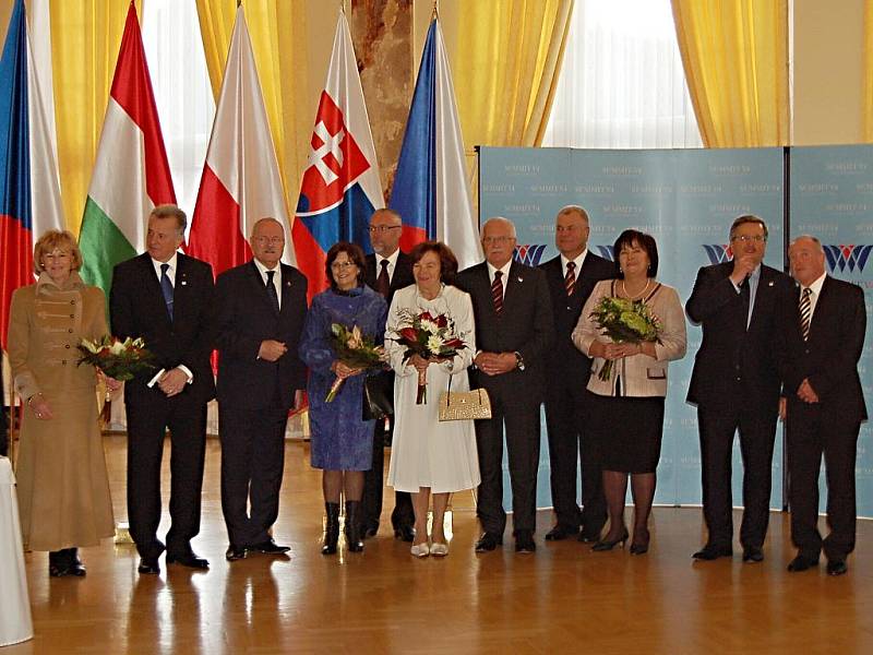 V Karlových Varech přivítal v pátek 5. listopadu 2010 dopoledne prezident České republiky Václav Klaus prezidenty Polska, Maďarska a Slovenska.