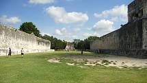 Velké hřiště na tlachtli v Chichén Itzá