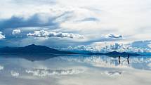 Solné pláni Salar de Uyuni se také přezdívá "boží zrcadlo"