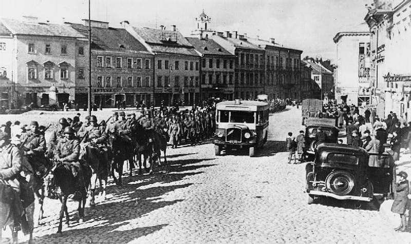 Na základě společné agrese proti Polsku obsadila Rudá armáda tehdy polský Vilnius