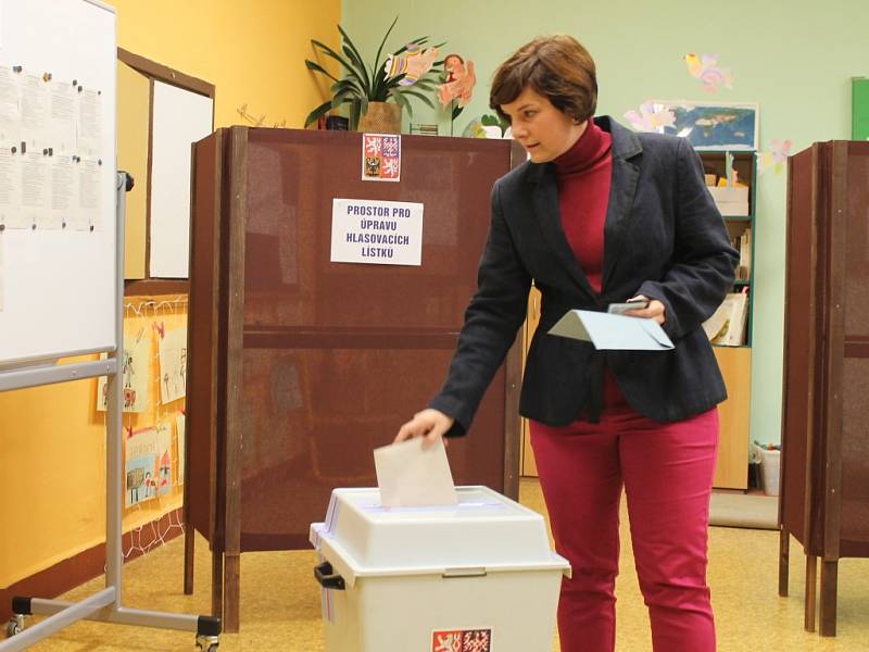 Druhý den voleb na ZŠ Gorkého ve Chválkovicích.