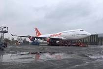 Přeprava obřího Boeingu 747