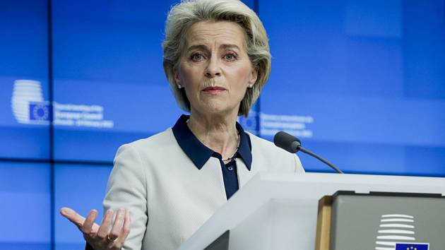 Předsedkyně Evropské komise Ursula von der Leyenová po mimořádném summitu EU o Ukrajině v Bruselu 25. února 2022.
