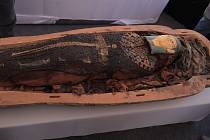 Sarkofág s mumií ukrýval i tajemnou knihu zaklínadel