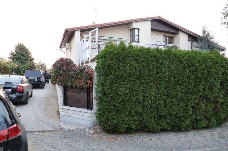 Policisté provádějí razii v domě slovenského podnikatele Kočnera.