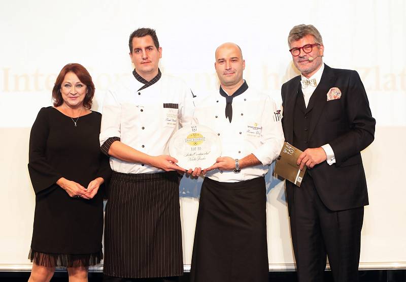 Přehled a hodnocení nejlepších restaurací na české gastronomické mapě v režii Pavla Maurera (vpravo).