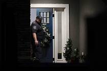 Policie v Utahu zajišťuje důkazy v domě, kde našli osm členů rodiny zastřelených
