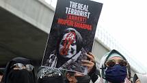 Protesty proti výrokům indických politických představitelů v Indonésii..