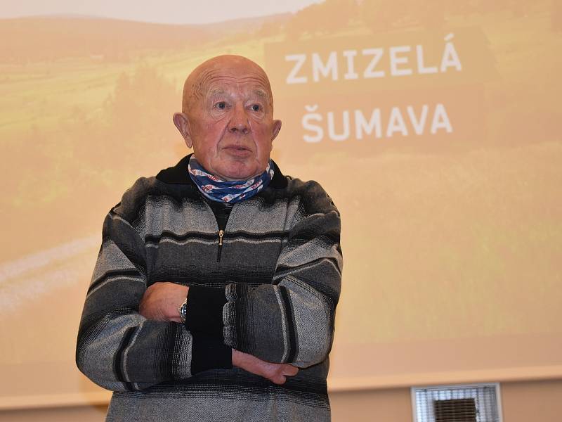 Šumavská legenda Emil Kintzl na jedné z mnoha přednášek