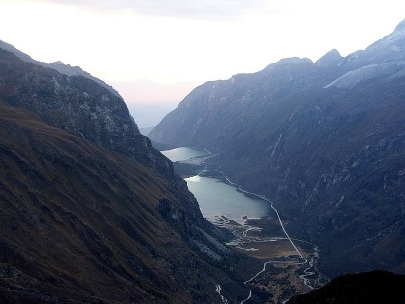 Jezera Llanganuco, základní tábor československé Expedice Peru 1970 se nacházel mezi nimi