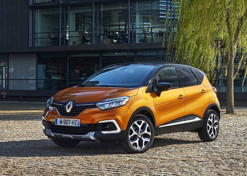 Renault Captur. Sleva 30 000 Kč. Cena od 289 900 Kč. (TCe 90).