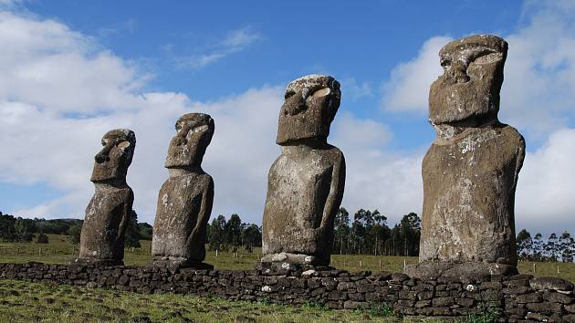 Velikonoční ostrov (Rapa Nui) a sochy Moai