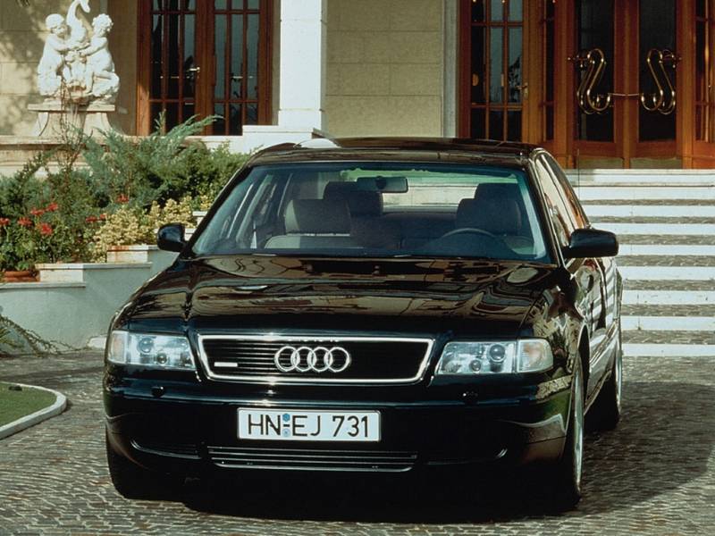 Audi A8 první generace.