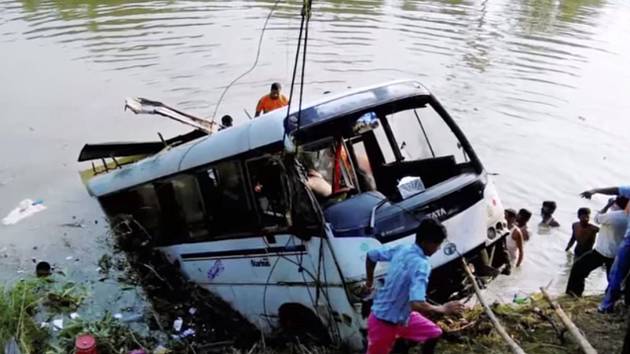 Nehoda autobusu v Indii, ilustrační foto