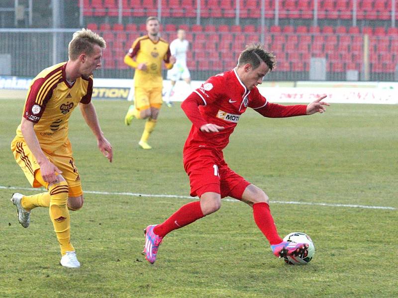 Fotbalisté Brna (v červeném) proti Dukle Praha.