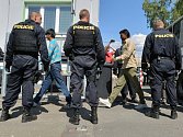 Cizinecká policie řešila v uplynulých třech měsících v uprchlických zařízeních v Česku 56 potyček mezi cizinci. Naposledy zasahovala ve Vyšních Lhotách na Frýdecko-Místecku, kde se v pondělí porvalo devět běženců kvůli sledování televize.