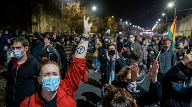 Demonstrace v Polsku proti rozhodnutí Ústavního soudu o potratech