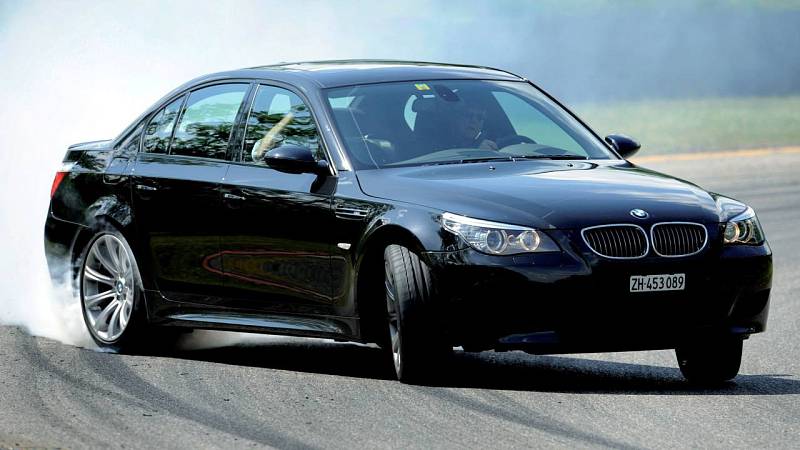 BMW M5 (E60).