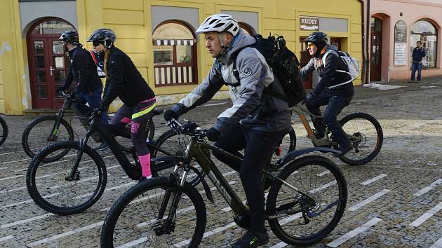 Díky elektrokolům se na cyklovýlety může vydat mnohem více lidí, než bývalo obvyklé.