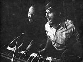 Duben 1970. S Petrem Skoumalem v Činoherním klubu při zkoušce na představení Hurá na Bastilu.