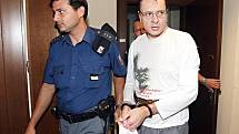 Nejvyšší soud v Brně potvrdil ve středu 22. září 2010 výjimečný trest vězení za vraždu stopařky u Keteně na Jičínsku. Pachatel Jiří Cimbál stráví ve vězení 25 let. Dívku obtěžoval a bil, potom ji ze strachu z prozrazení zavraždil.