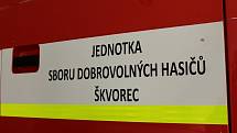 Sbor dobrovolných hasičů tu byl založen 6.7.1989 pod názvem Spolek dobrovolných hasičů městyse Škvorec. Zakládajících členů bylo 48.
