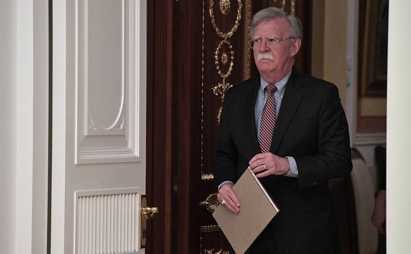 Trumpův bezpečnostní poradce John Bolton jednal s ruským prezidentem Vladimirem Putinem