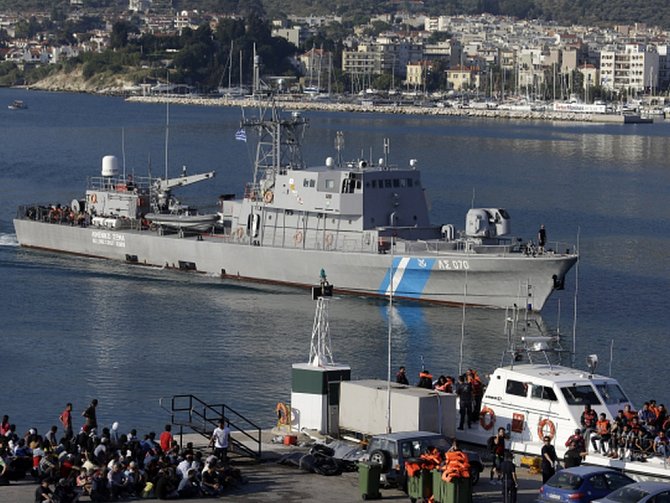 Armáda mezinárodně uznané libyjské vlády dnes v reakci na rozhodnutí Evropské unie spustit námořní operaci ve Středozemním moři varovala, že zaútočí na jakoukoli loď plující bez povolení v libyjských výsostných vodách. Ilustrační foto.