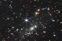 Kupa galaxií SMACS 0723, kterou zachytil vesmírný dalekohled Jamese Webba.
