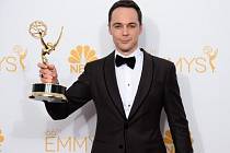 Jim Parsons získal za roli geniálního vědce Sheldona Coopera v seriálu Teorie velkého třesku svou čtvrtou televizní cenu Emmy v kategorii nejlepší herec komediální seriálu.