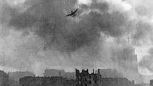 Německé štuky bombardují Varšavu