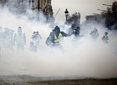 V Paříži znovu demonstrovaly žluté vesty. Policie použila slzný plyn.