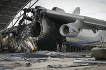 Zničený Antonov po ruském útoku.