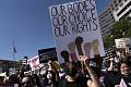 Američanky demonstrují za práva žen na potraty ve Washingtonu 2. října 2021.