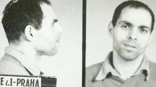 Bývalý politický vězeň Jiří Wolf na fotografii z doby nástupu trestu. Nyní je korunním svědkem v procesu proti Josefu Vondruškovi, bachaři a komunistickém exposlanci. Vondruška je obviněn z týrání politických vězňů. 