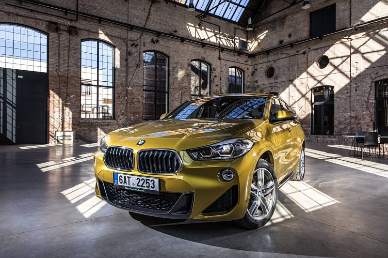 BMW X2.