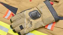 Speciální chytré zásahové obleky a rukavice pro hasiče, na jejichž vývoji se podíleli výzkumníci z Plzně a firmy z ČR, zvítězily v mezinárodním předkomerční soutěži v Bruselu.