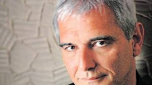 CANNESKÝ VÍTĚZ. Režisér filmu Mezi zdmi Laurent Cantet, který vyhrál Zlatou palmu na festivalu na Azurovém pobřeží.