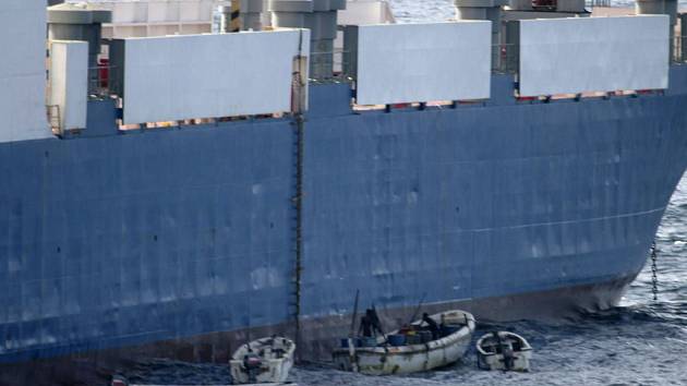 Somálští piráti unesli ukrajinskou loď Faina.