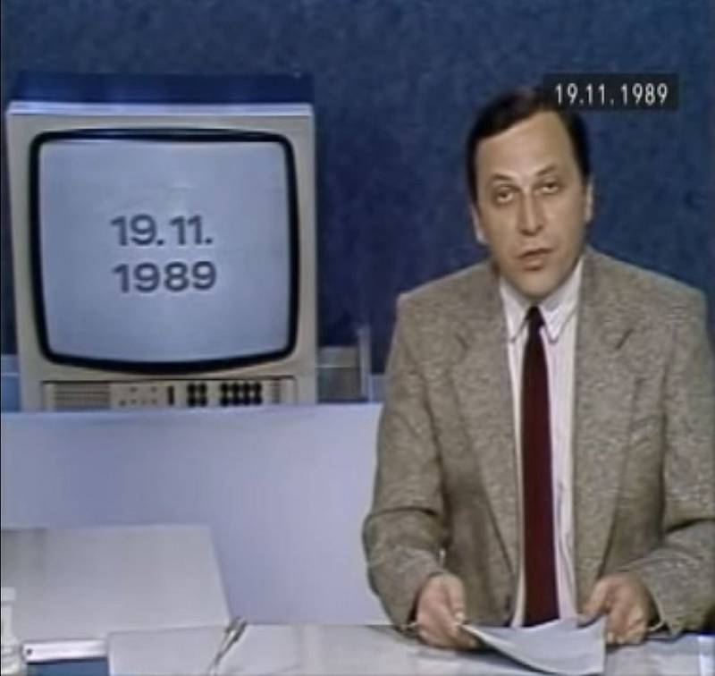 Československá televize informuje 19. listopadu 1989 o tom, že oba pražští studenti MFF UK se jménem Martin Šmíd žijí