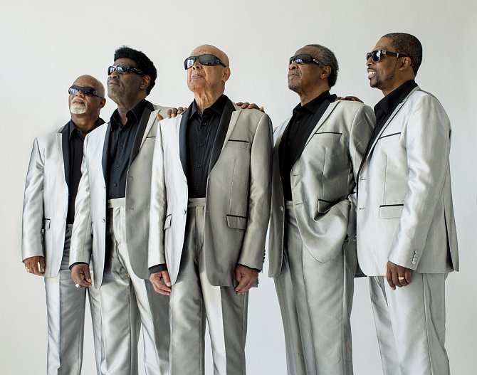 Americká skupina The Blind Boys Of Alabama získala pět cen Grammy.