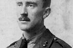 Spisovatel J. R. R. Tolkien na snímku z roku 1916. Bojoval v 1. světové válce, například i u řeky Sommy.