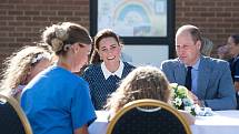 Princ William a vévodkyně Kate navštívili Nemocnici Královny Alžběty.