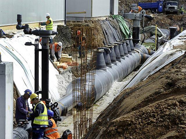 Stavba hraniční předávací stanice mezi německým plynovodem Opal a chystaným plynovodem Gazela v ČR v Brandově na Mostecku. Gazela rozšiřuje možnosti zásobování České republiky i jiných evropských států zemním plynem.