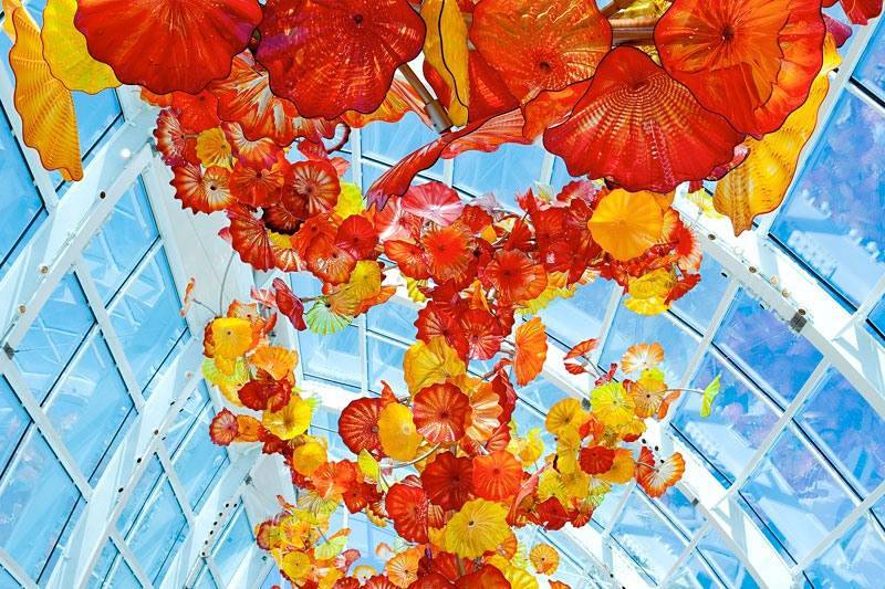 10. Chihuly Garden and Glass v americkém Seattlu je muzeum věnované práci renomovaného umělce Dale Chihulyho.