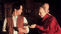 Francis Ford Coppola mu nabídl úlohu mladého advokáta Jonathana Harkera ve svém uhrančivém zpracování klasického upířího románu Dracula od Brama Stokera.