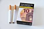 Francouzská vlády chce během tří let zdražit krabičku cigaret ze sedmi na deset eur.